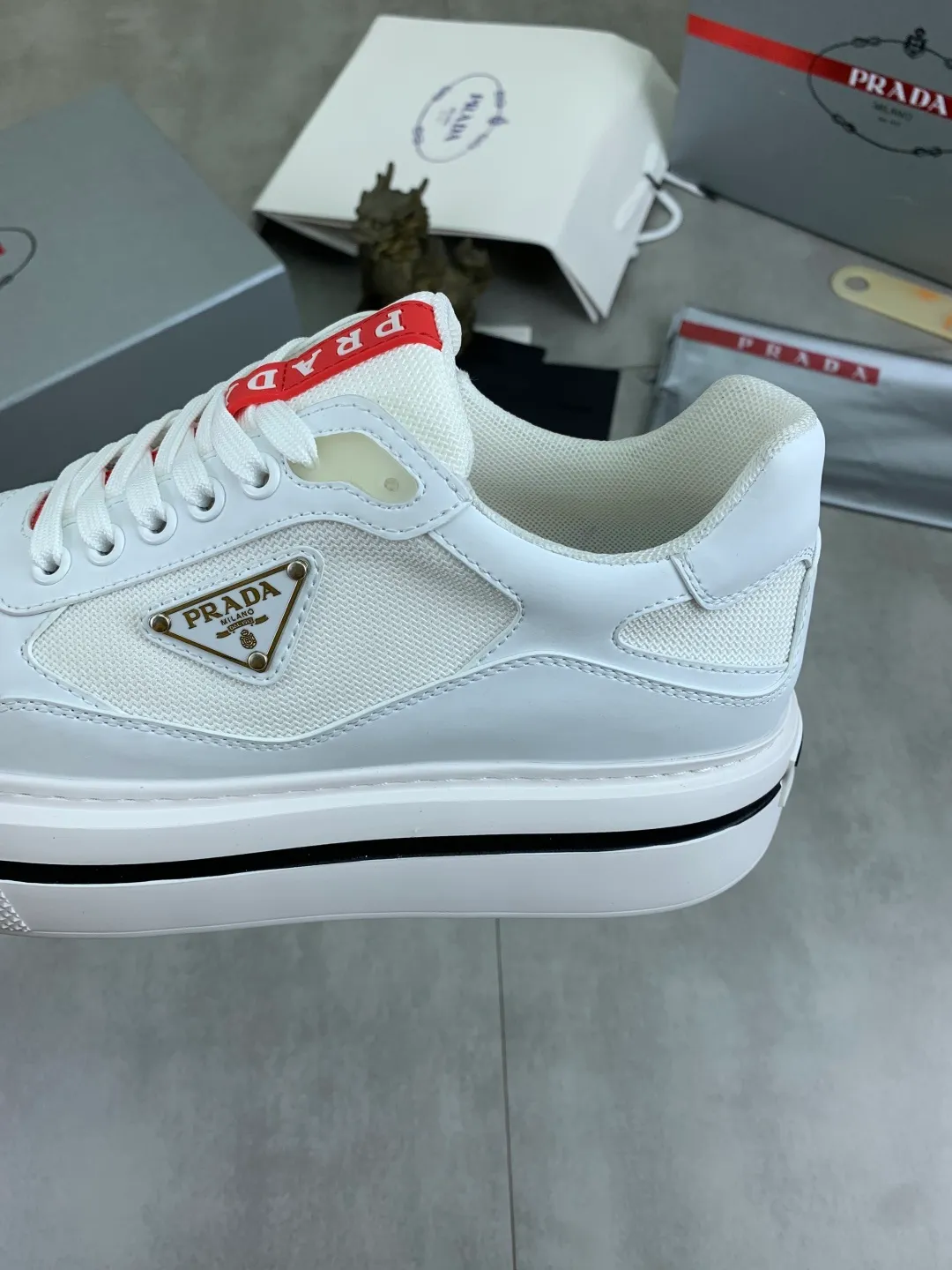 Men's shoes 💰P580💰 [New model] popular models are on the official website, 🆘 Trendy brand (Prada) mainly promotes popular models, avant-garde and versatile fashionable men's shoes private version mold opening, cowhide surface splicing 1:1 replica... fashionable and simple, original imported cowhide lining cowhide feet; the atmosphere and personality are more fashionable, eye-catching and pursuing class. It will subvert the old idea and be a must-have for fashion trendsetters with you! Must keep it for yourself! Tall and comfortable, large and low, high-end quality workmanship. Size: 38-45 3⃣️colors available.